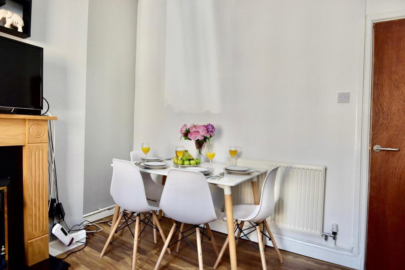 Come On In Lucas Street Newport Train Station Sleep Upto 8 Villa Ngoại thất bức ảnh