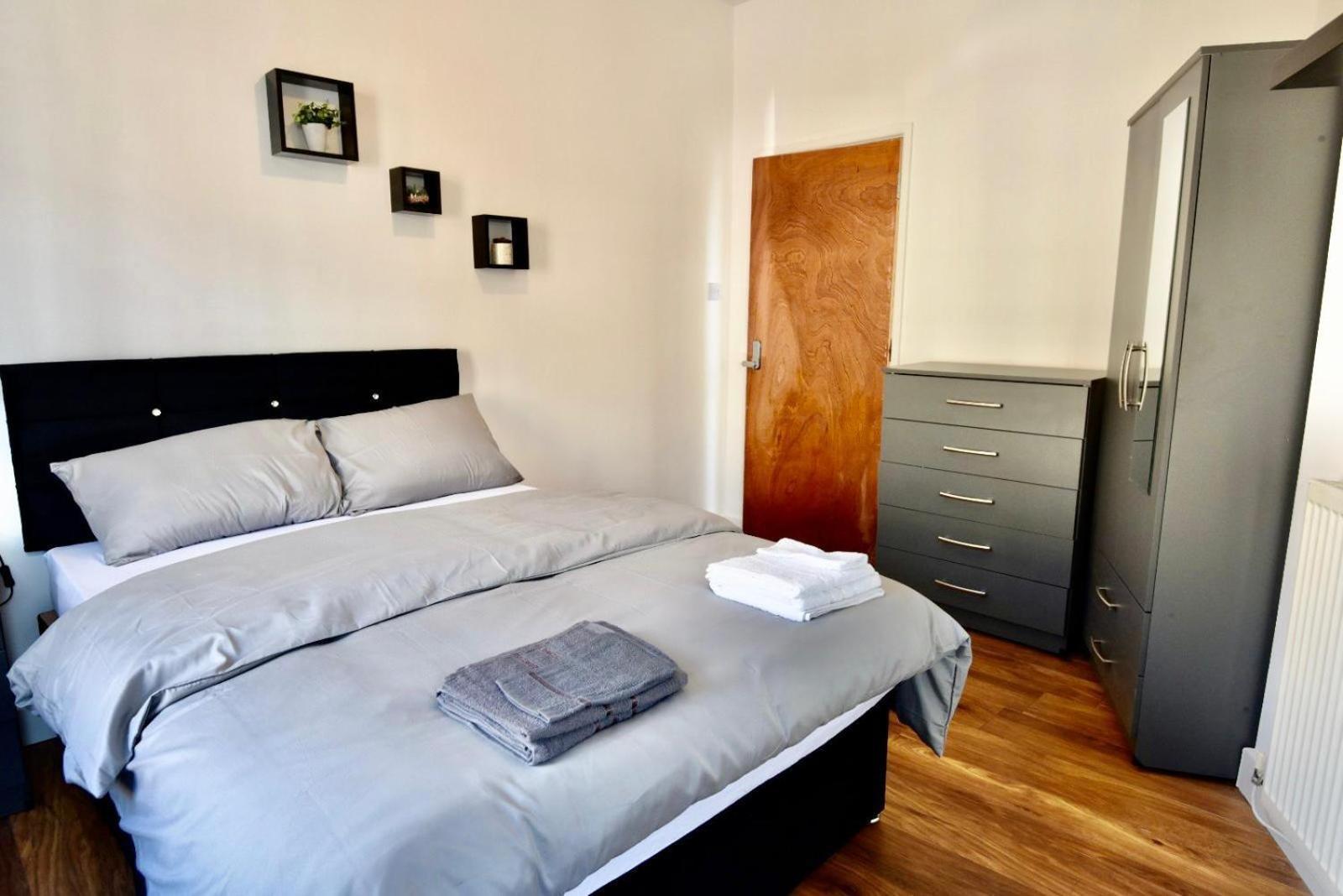 Come On In Lucas Street Newport Train Station Sleep Upto 8 Villa Phòng bức ảnh